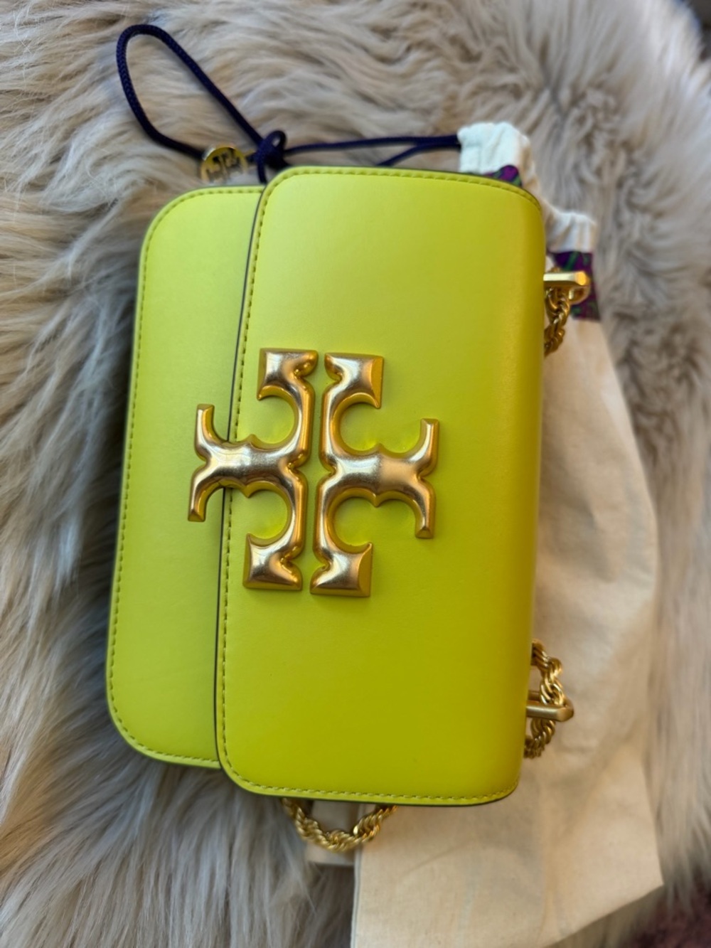 Tory Burch Small Eleanor Chain Crossbody with Gold Logo. - Picture 11 of 16